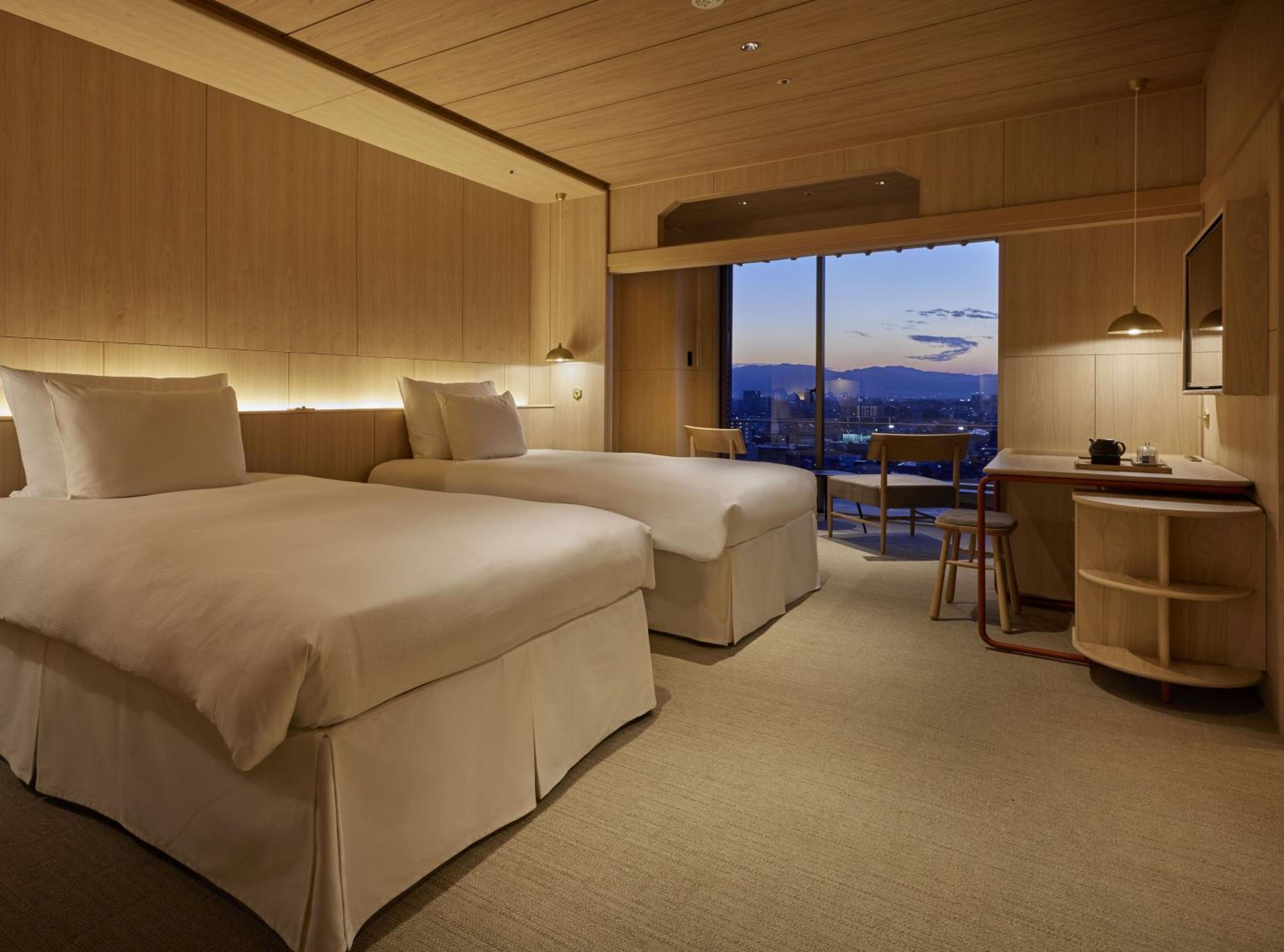 Western, Superior, 4 Beds
