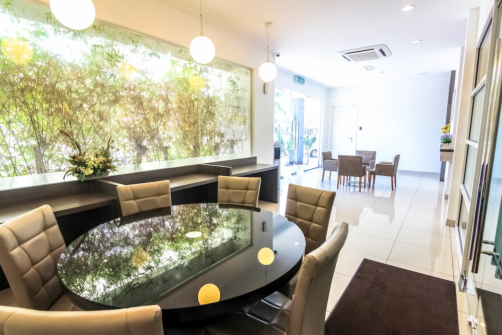 Sunflower Hotel 27/33