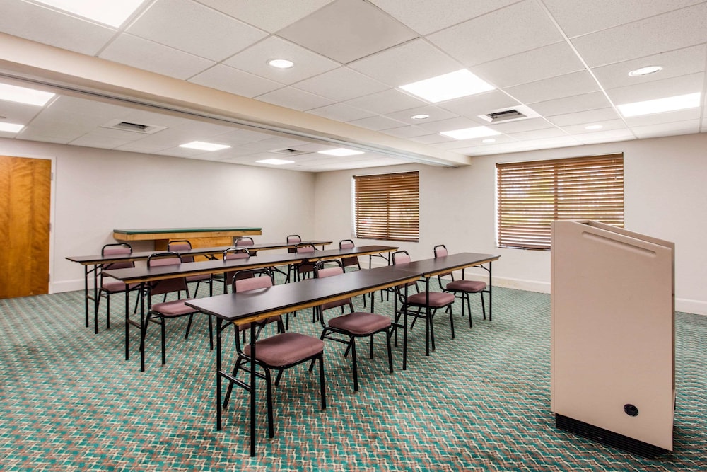 Quality Inn & Suites North Myrtle Beach 48/61