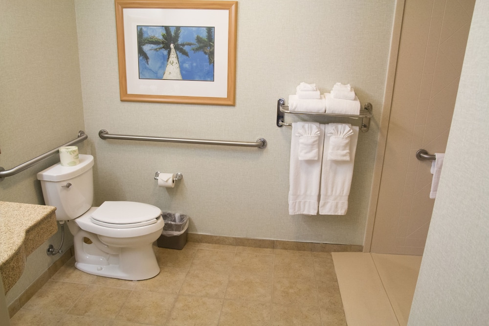 Hampton Inn Suites Madera 16/47