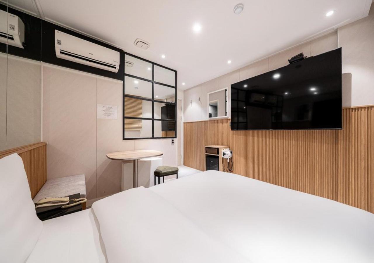 Hotel Salmon 9/50
