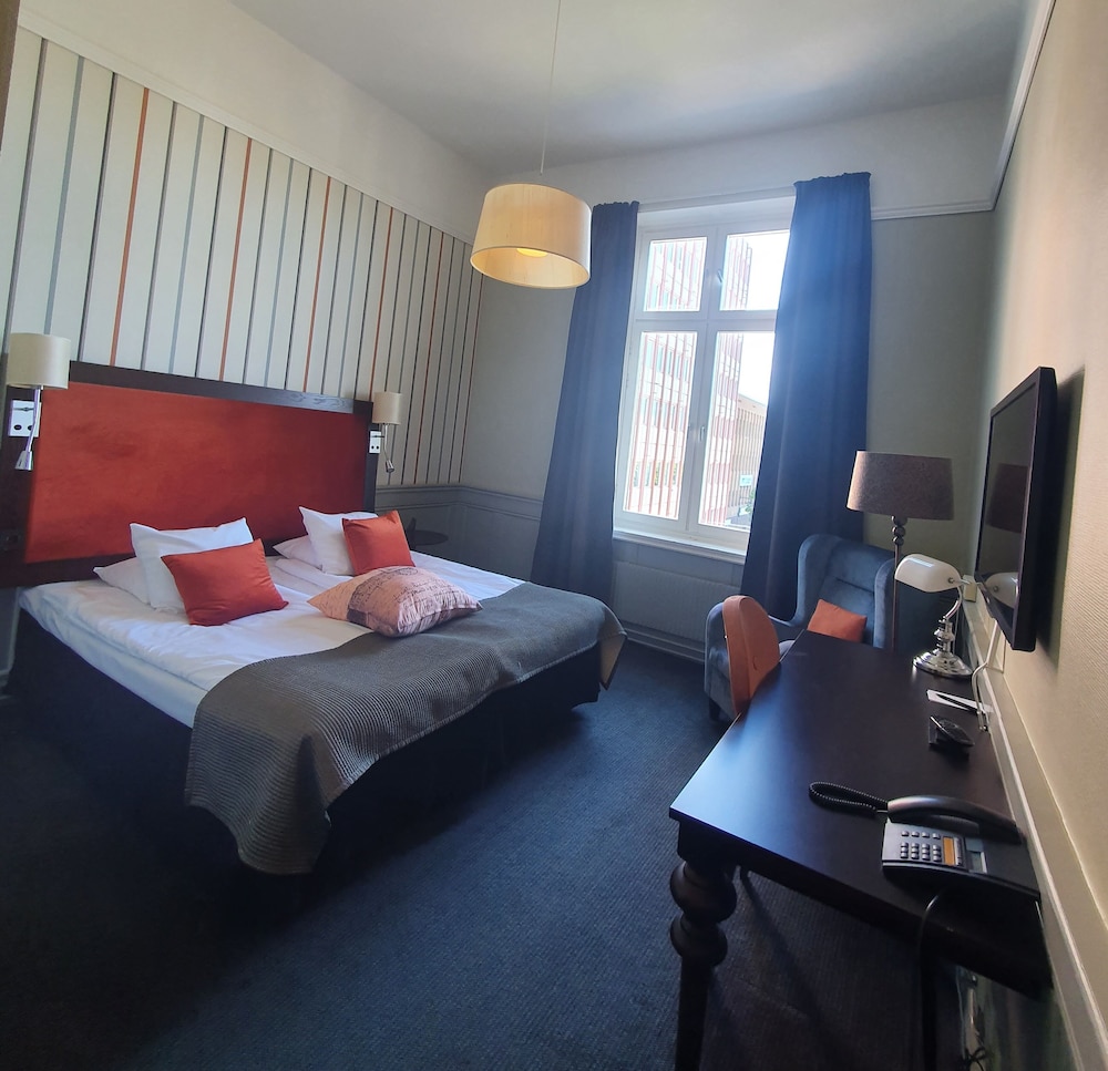 Standard, Twin Beds