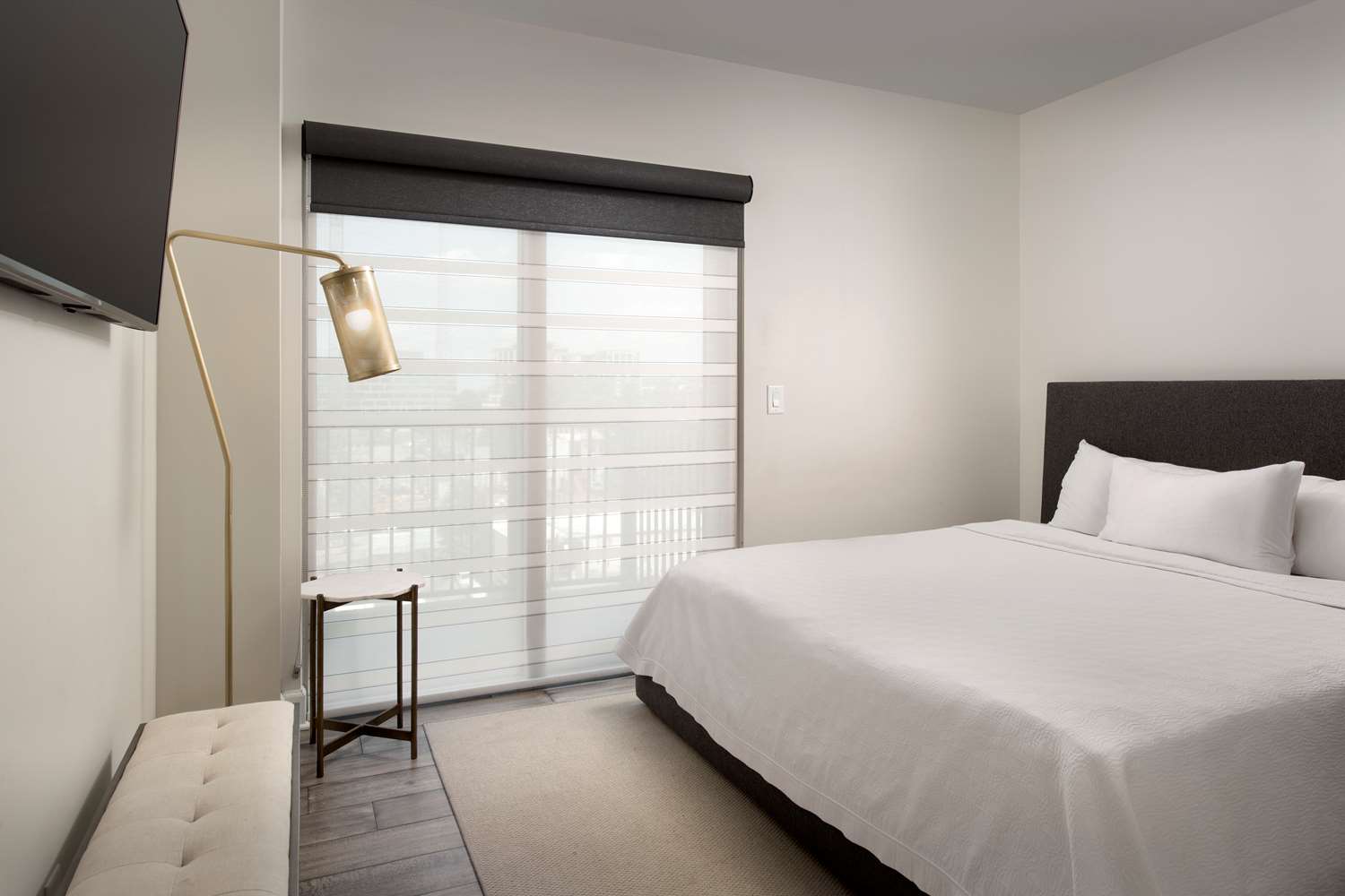2 Bedrooms, Suite, King Bed