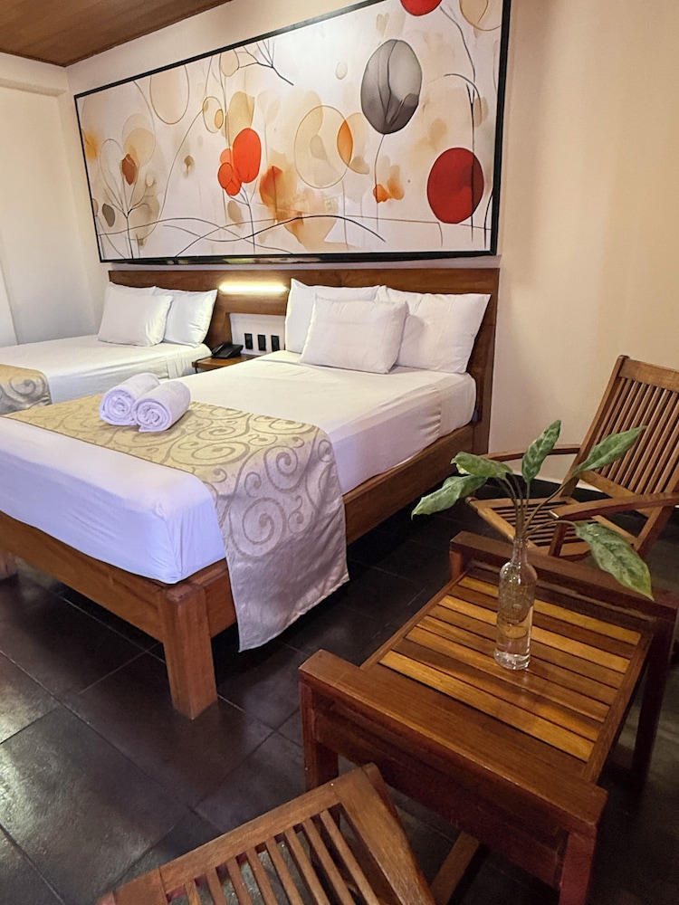 Reina Roja Hotel 30/57