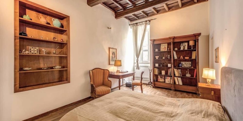 Passetto at Borgo Pio 13/25