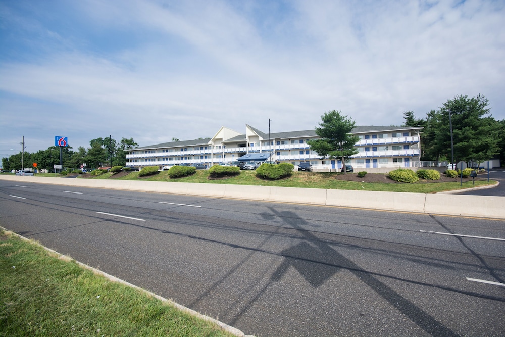 Rodeway Inn Brooklawn, NJ 3/33
