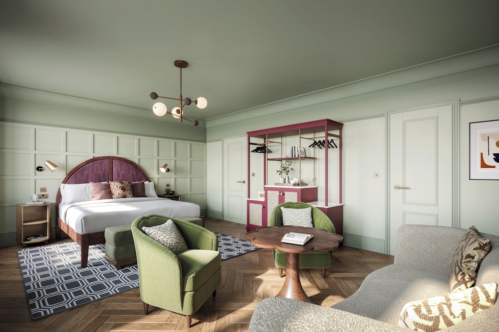 House, 3 Queen Beds, Sofa