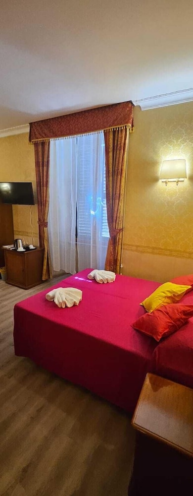 AMADEUS HOTEL ROME 30/50