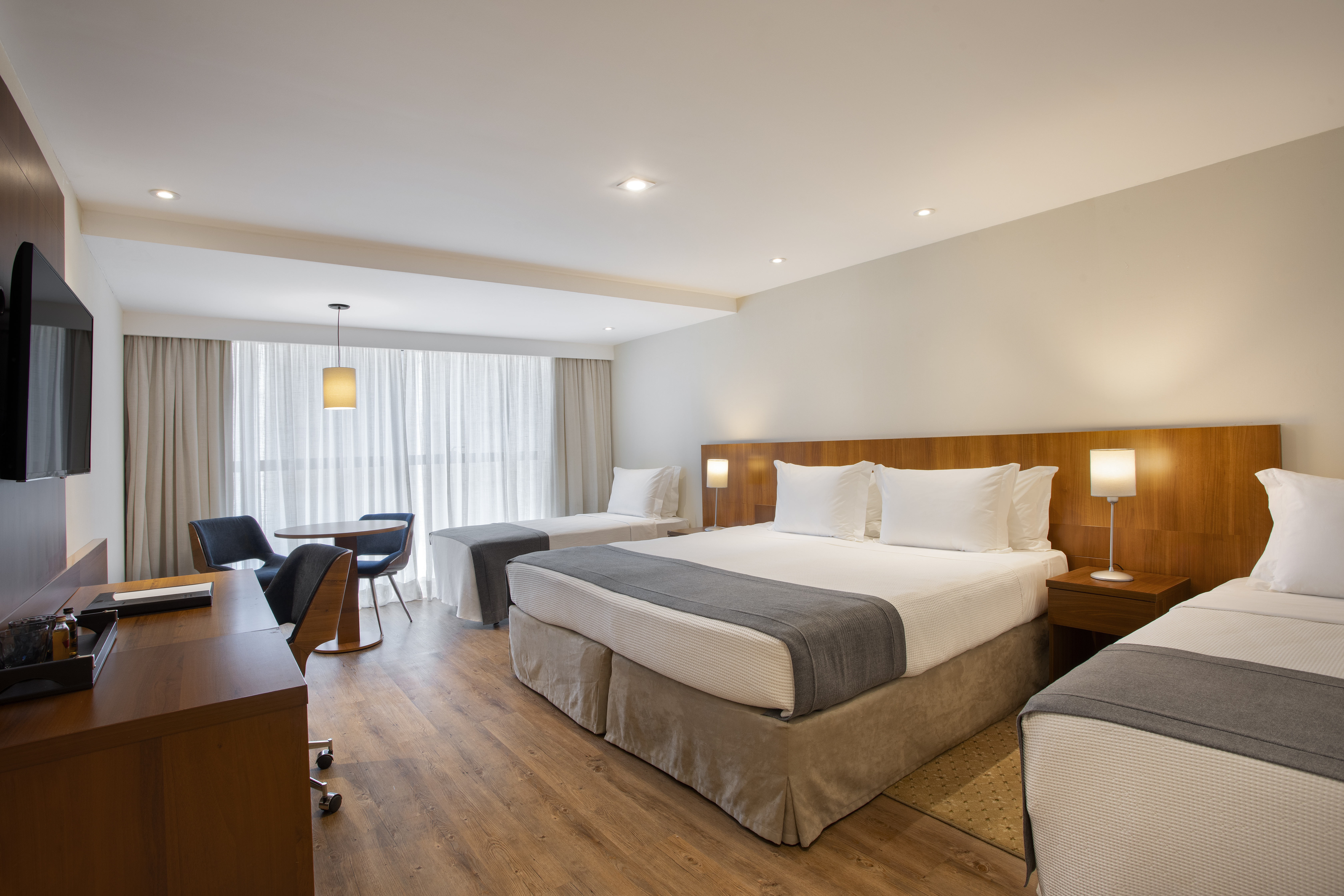 2 Bedrooms, Superior