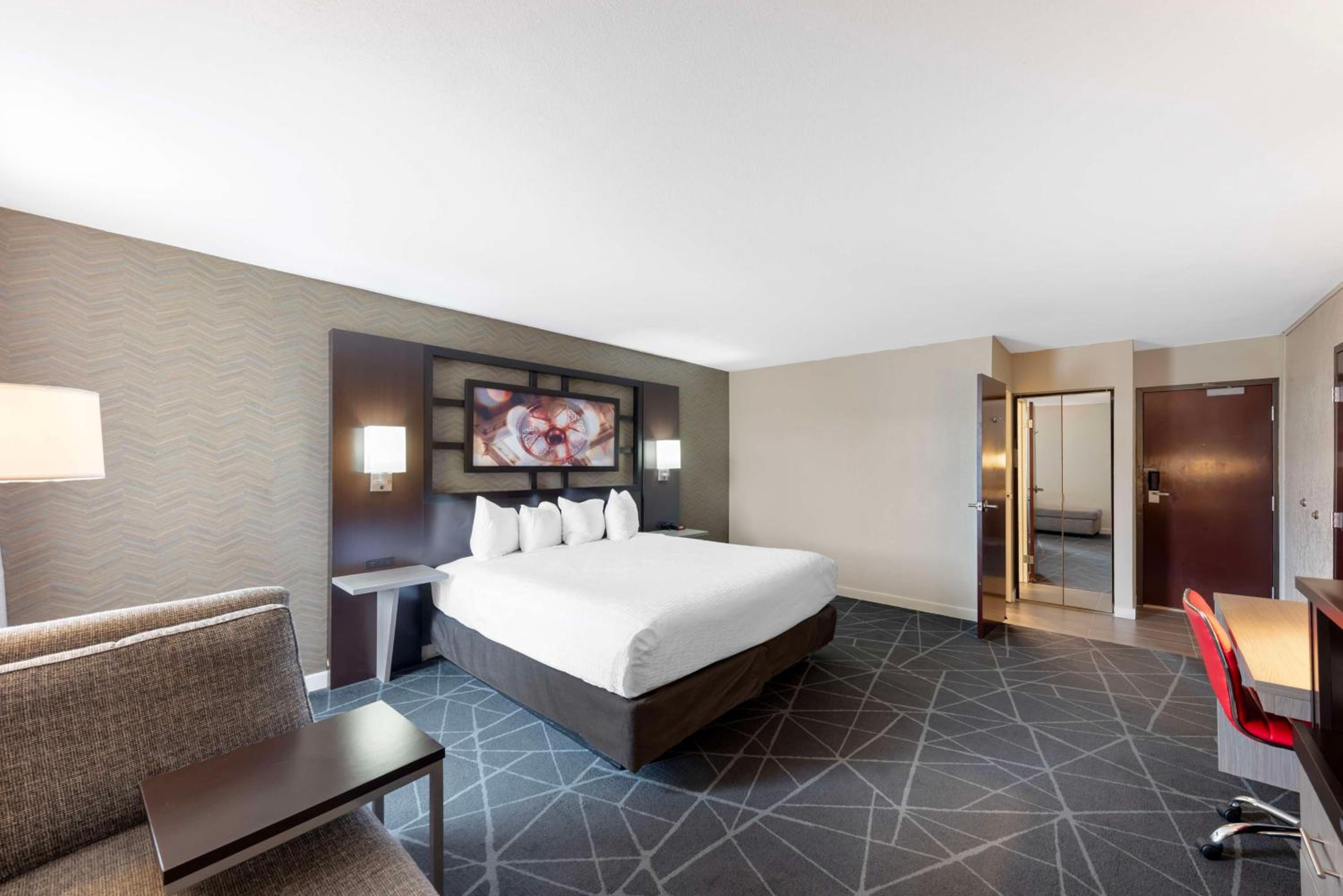غرفة ديلوكس بسرير كينج، Best Western Plus Austin Central 4/6