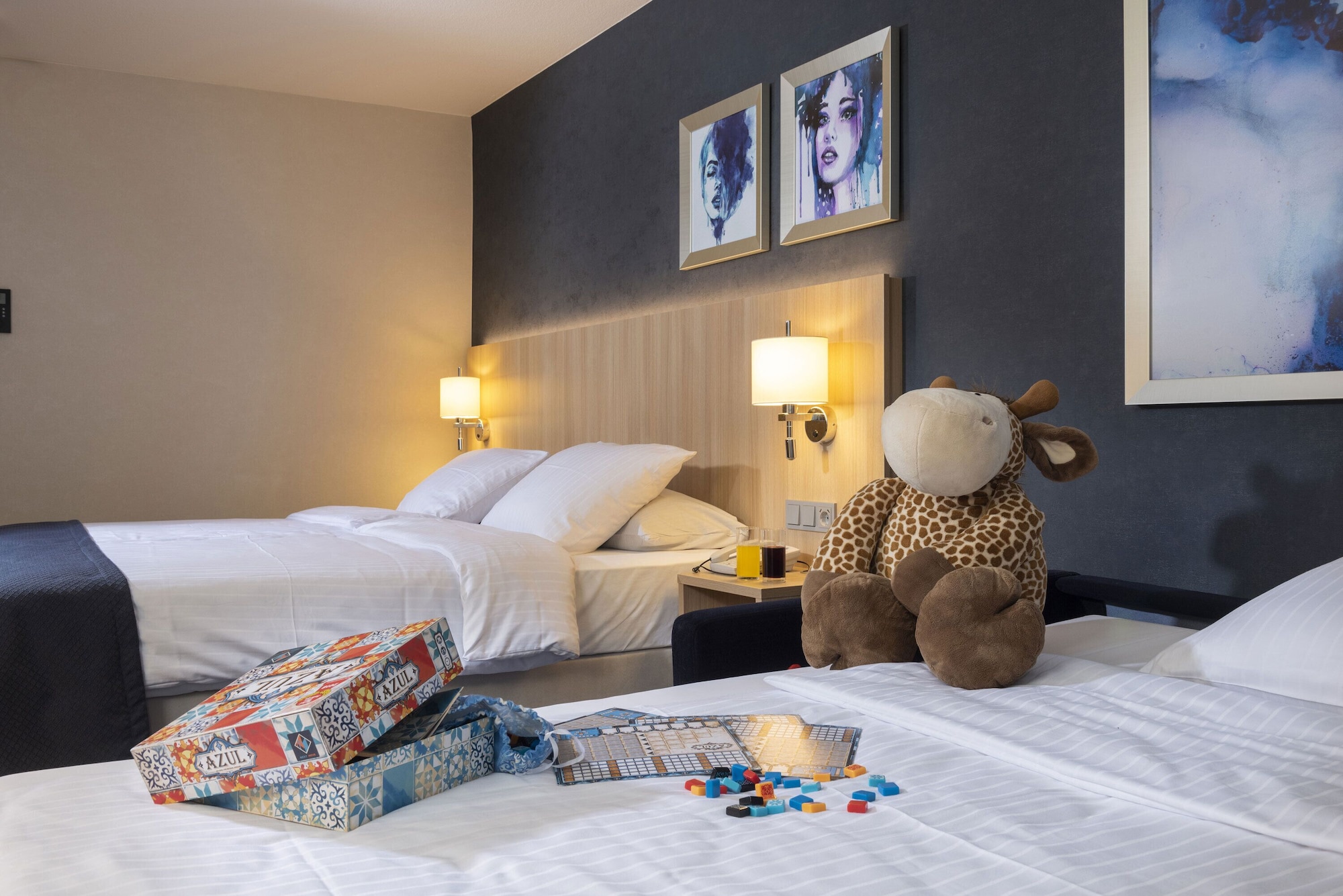 غرفة كومفورت عائلية بسرير مزدوج مع أريكة، Maritim Hotel Wurzburg 2/3