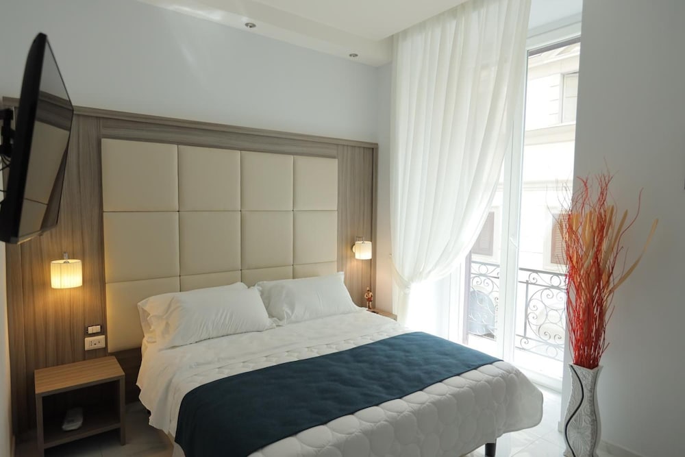 Garibaldi Suite 9/71