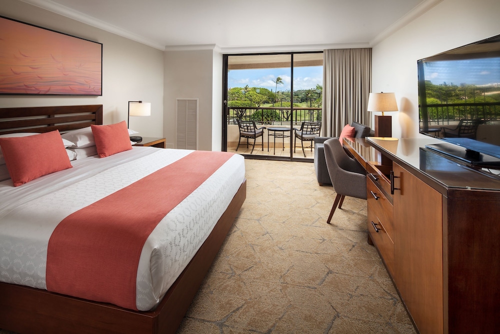 Room, King Bed, Resort View, Accessible