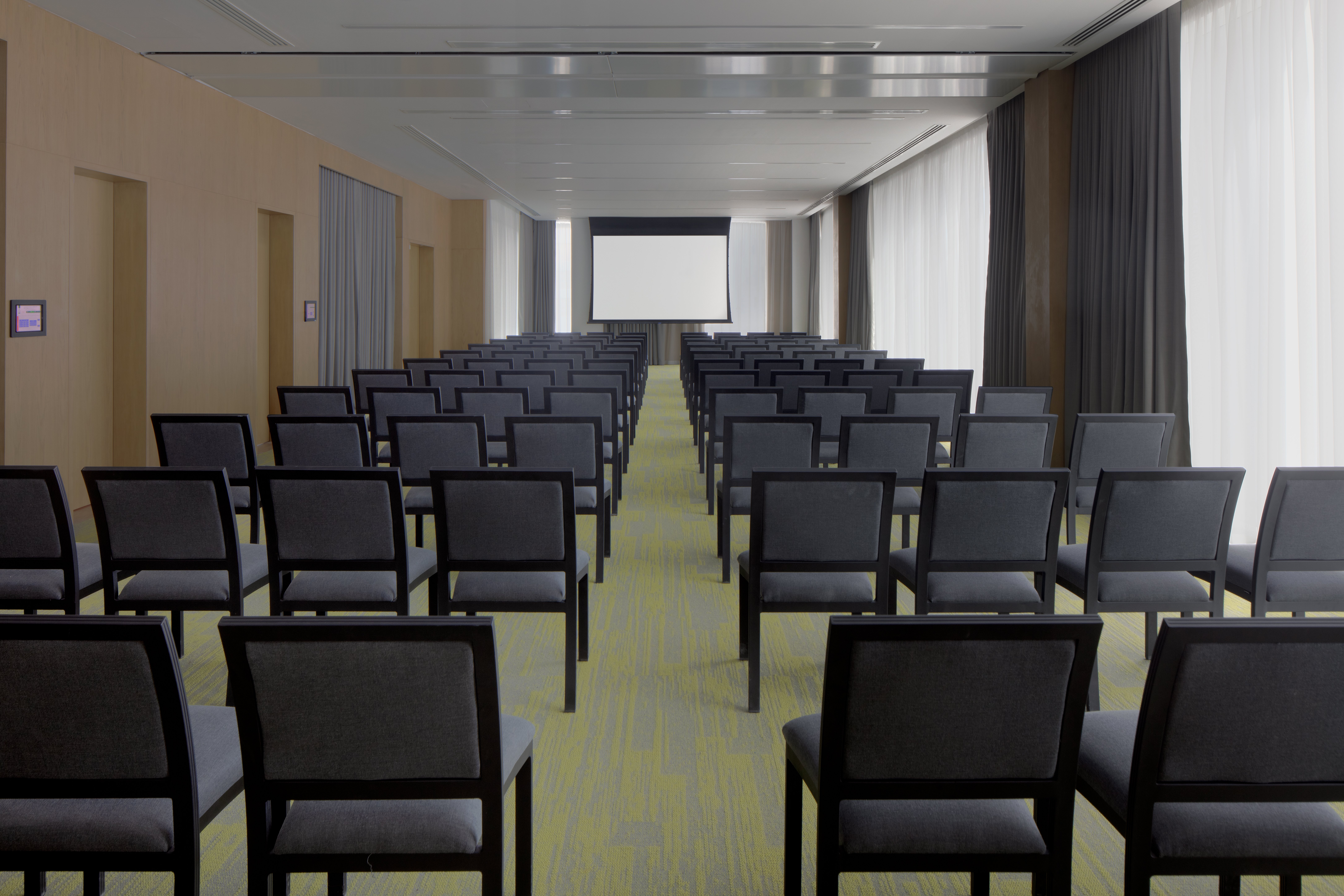 Holiday Inn Dubai Business Bay 46/54