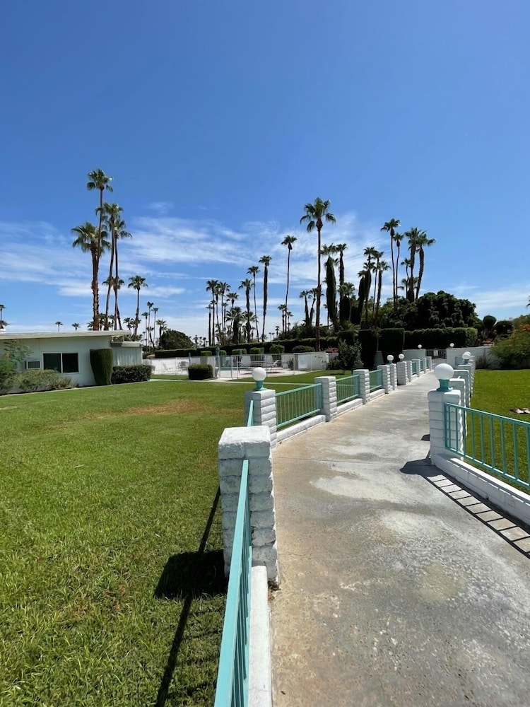 The Villas of Palm Springs 41/50