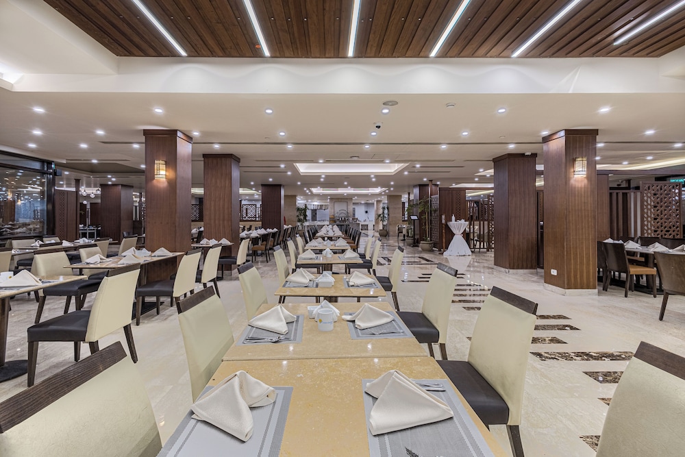 restaurant cafeteria
