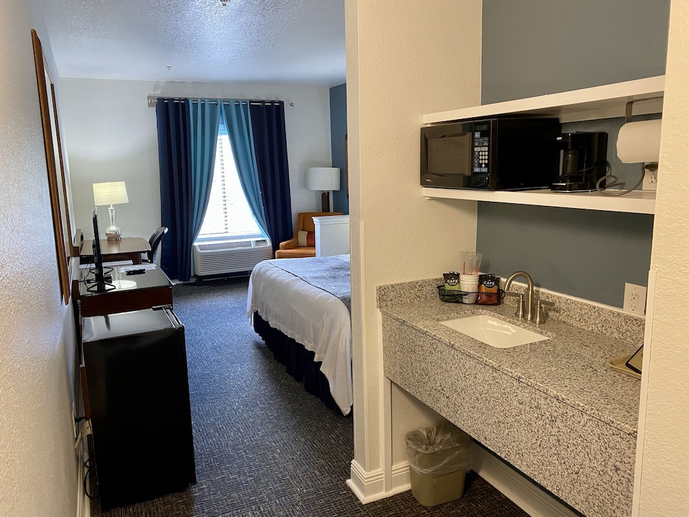 Hotel Pensacola 33/65