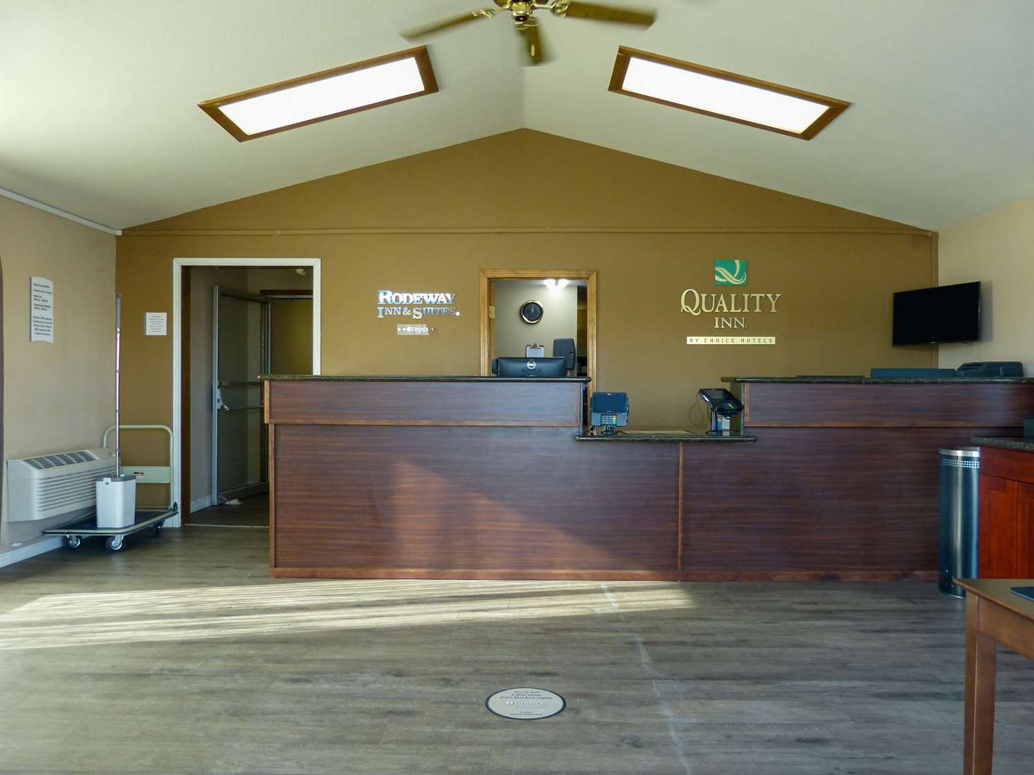 Rodeway Inn and Suites Ontario 8/45