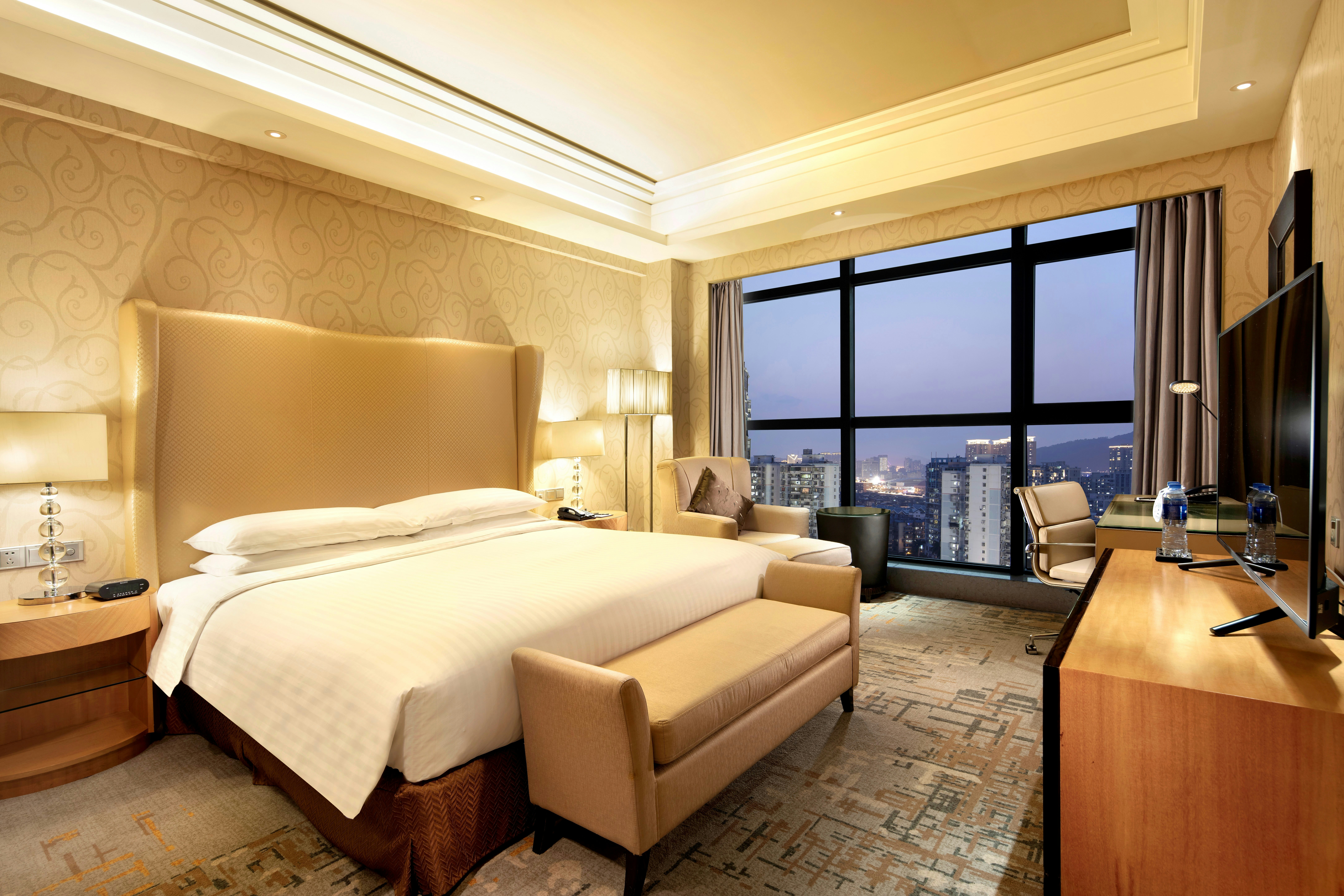 PREMIUM, EXECUTIVE, KING BED
