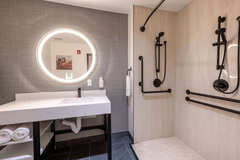 La Quinta Inn & Suites by Wyndham Yucaipa 47/51