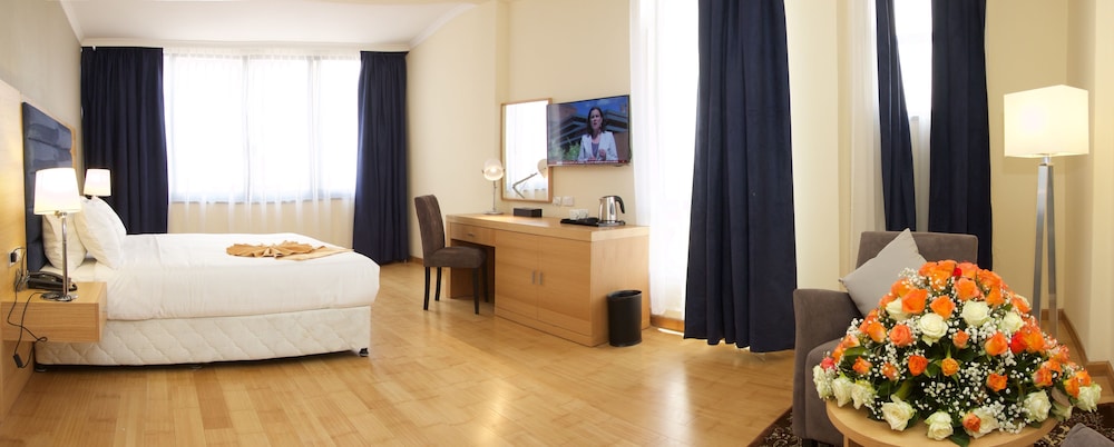 Yober Hotel 24/46