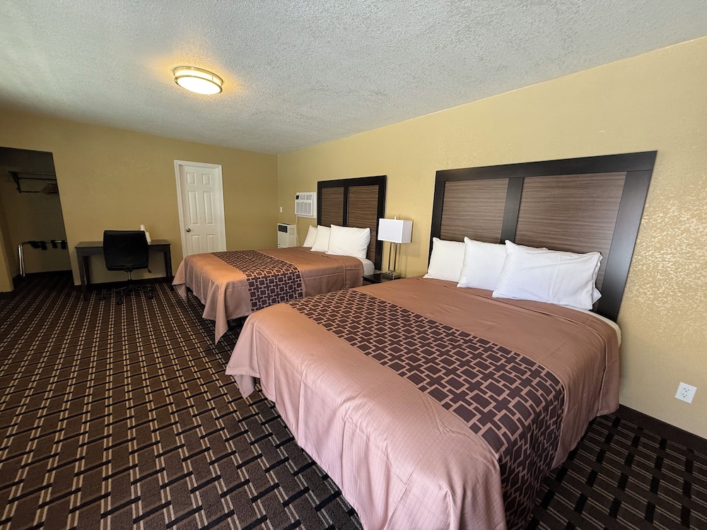 Pinewood Inn 32/55