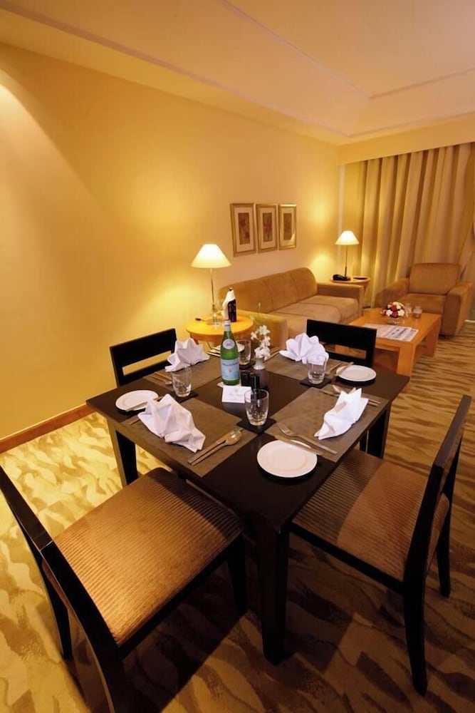 The Grand New Delhi 36/50