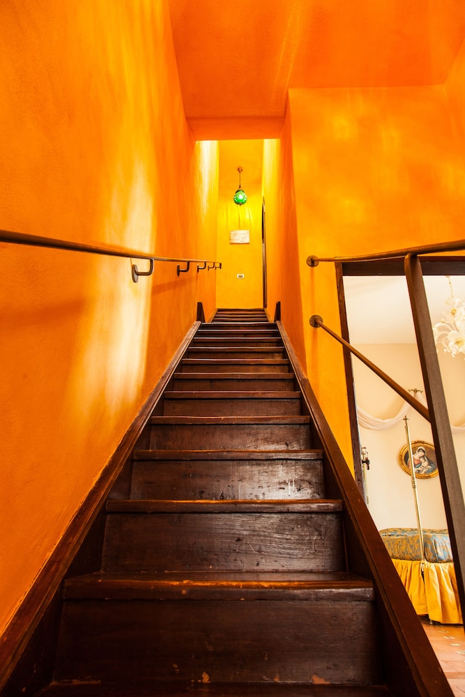 HOTEL VILLA DORATA, ETNA 20/44