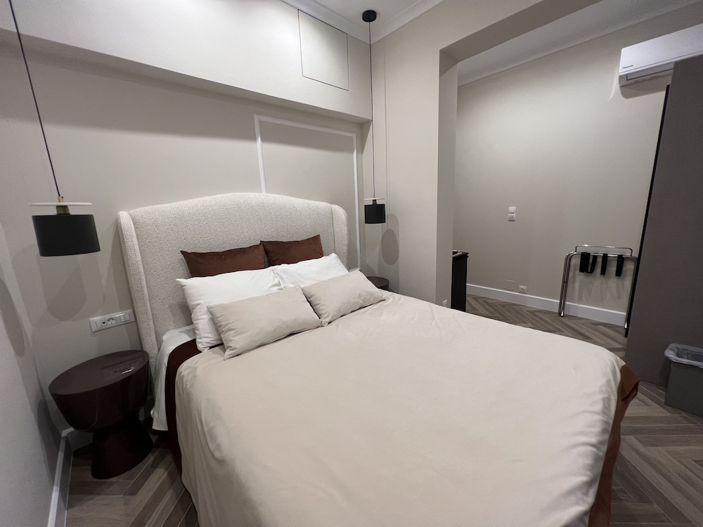 PANTHEON HOTEL 12/50