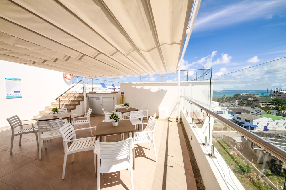 Azure Lofts And Pool 25/42