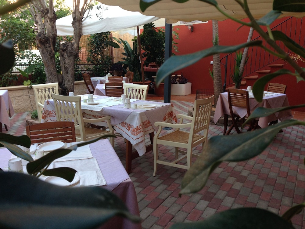 LOCANDA DEGLI ARTISTI 33/50