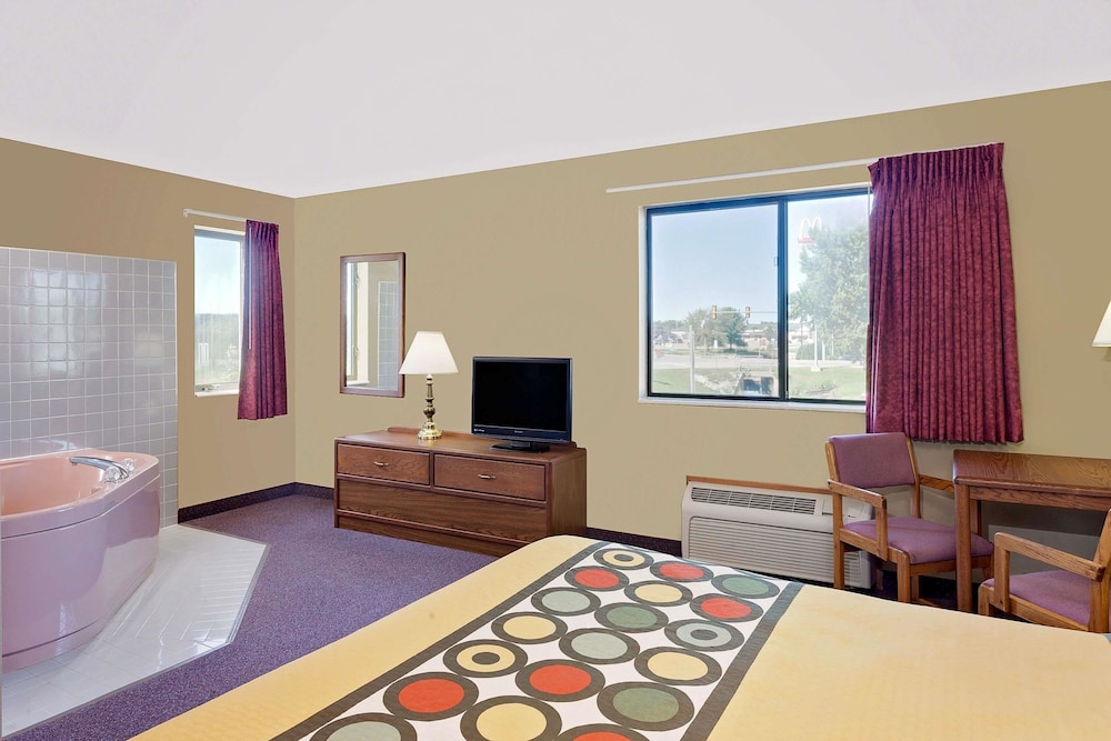 Super 8 by Wyndham Dyersville near Field of Dreams 26/36