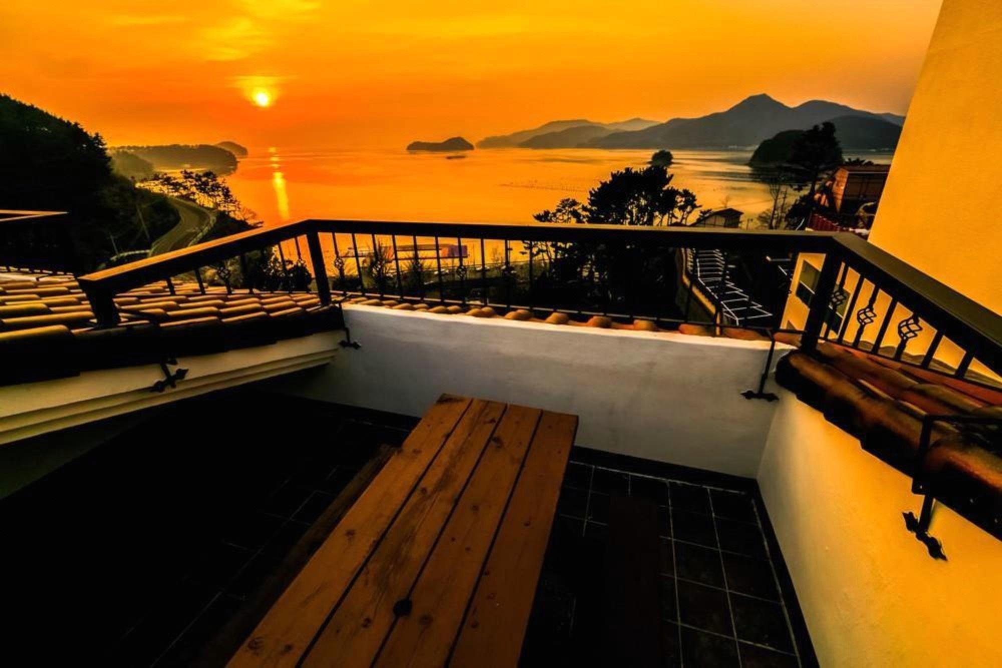 Tongyeong Beach Castle Hotel 39/54