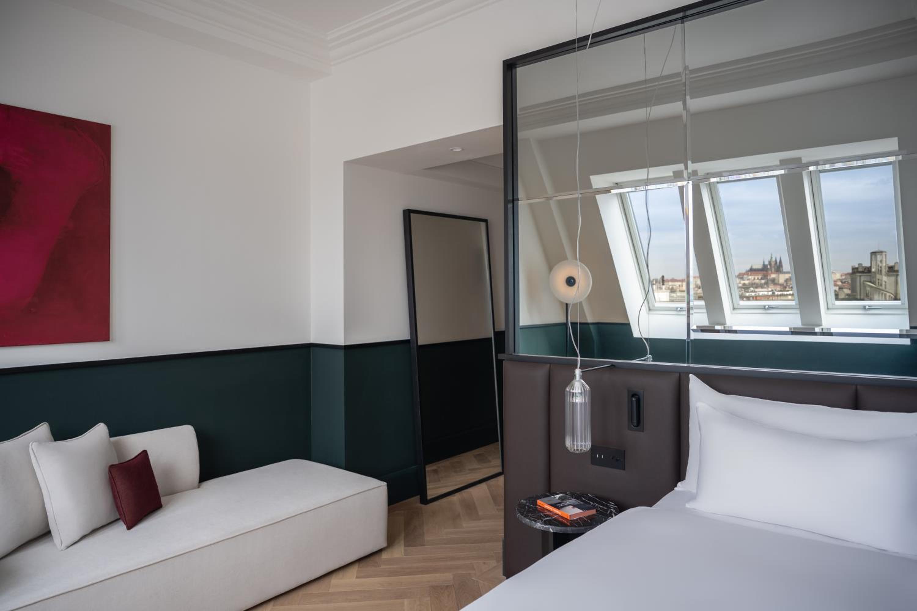 Suite, King Bed, Castle View