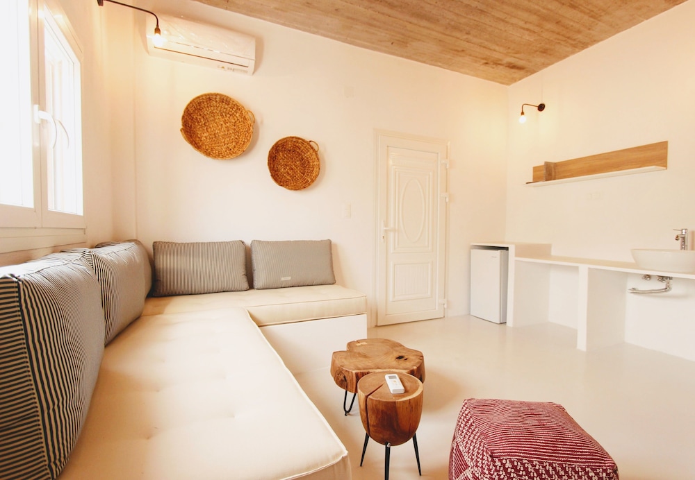Mesanto Luxury Suites 44/50