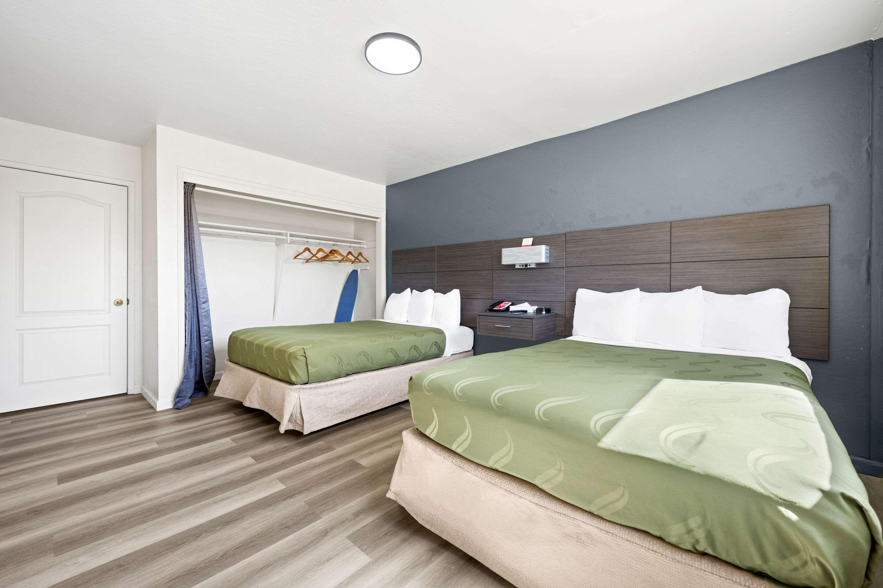 EFFICIENCY, 2 DOUBLE BEDS