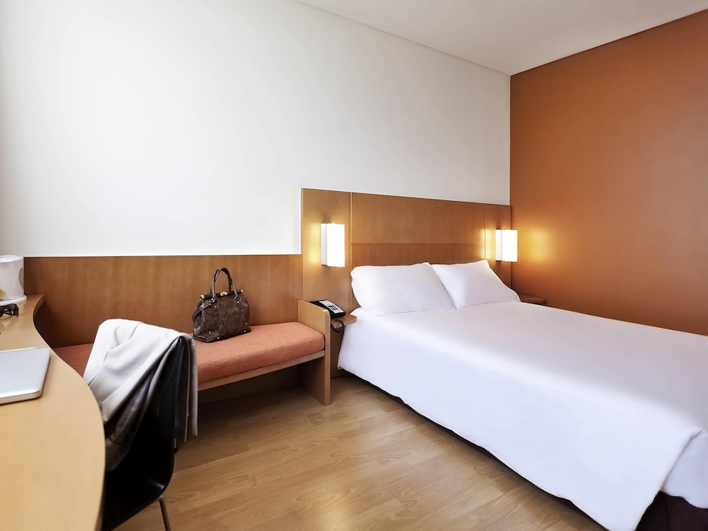 Ibis Abu Dhabi Gate Hotel 22/71