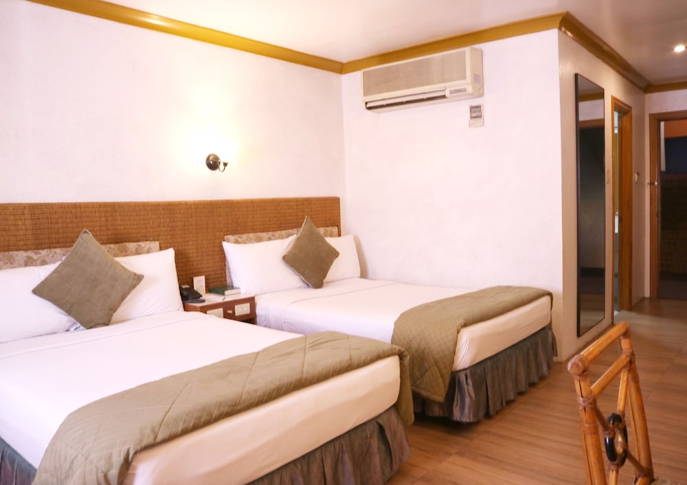 Golden Pine Hotel 17/41