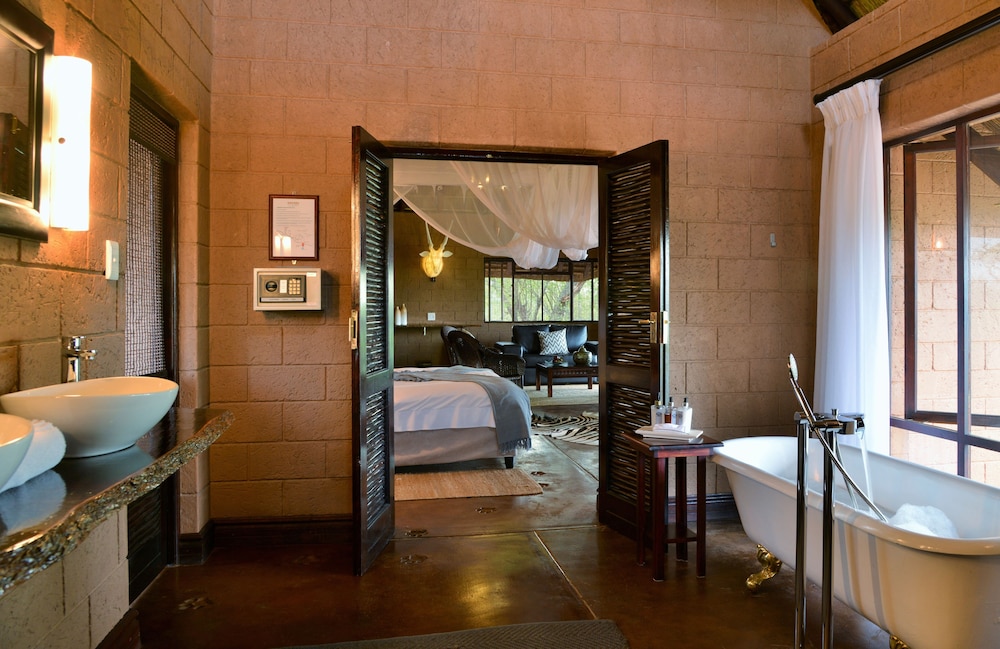 Zwahili Private Game Lodge and Spa 41/42