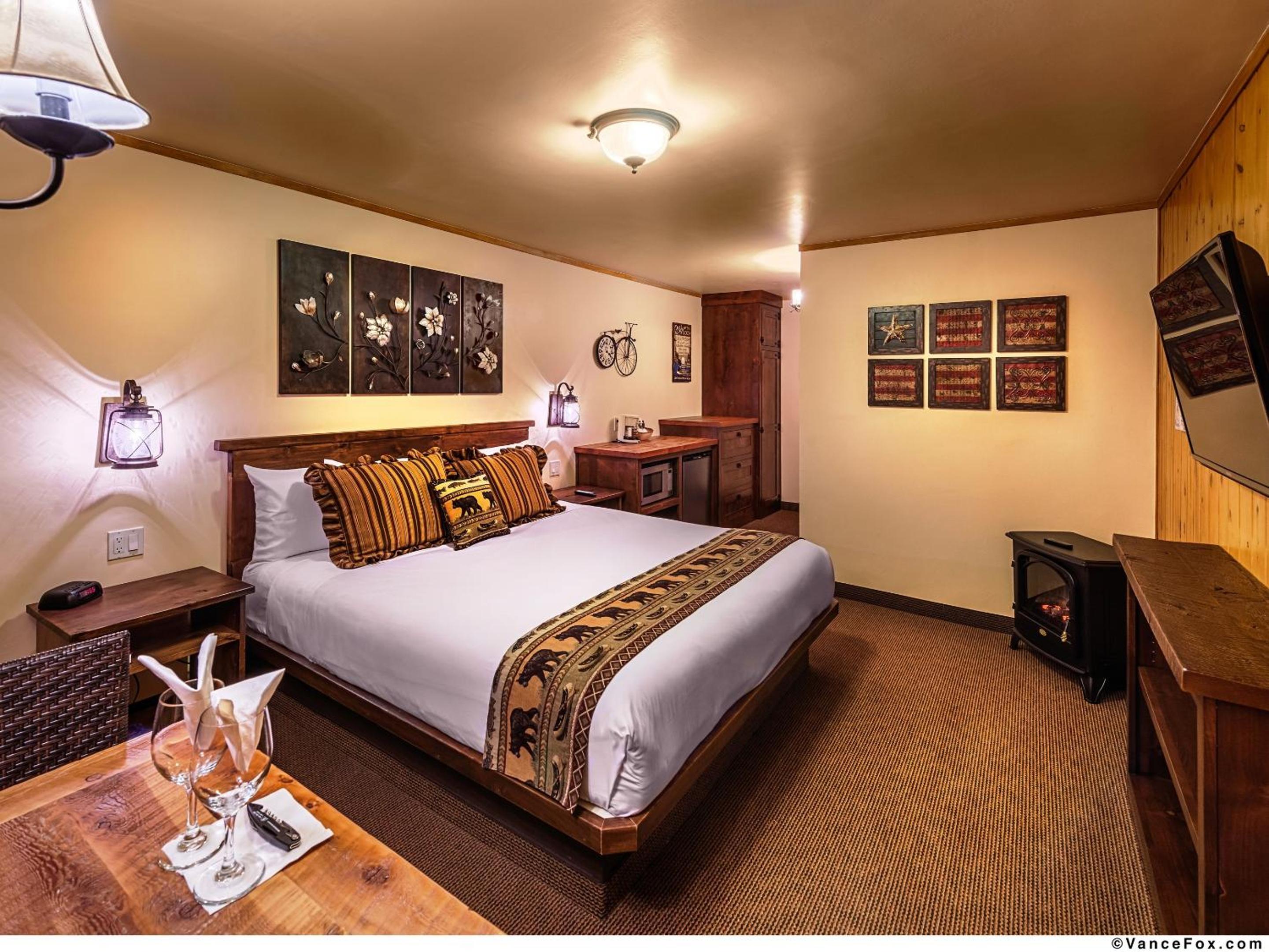 Cedar Glen Lodge 9/52
