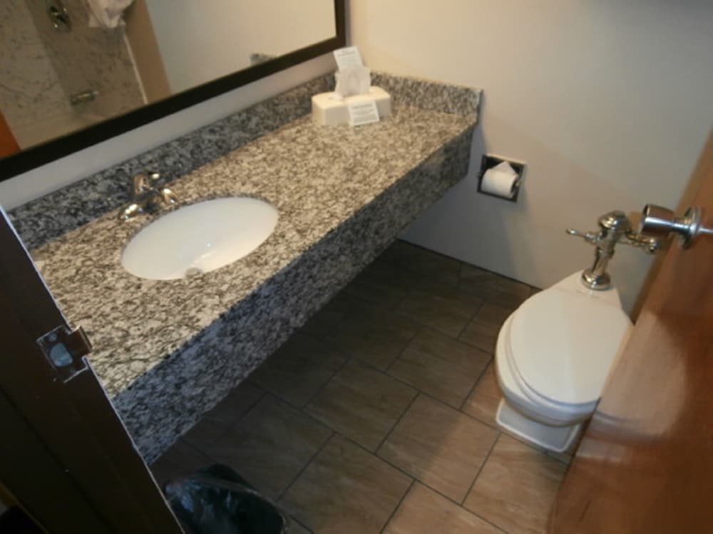 Americinn by Wyndham Cedar Rapids North 31/33