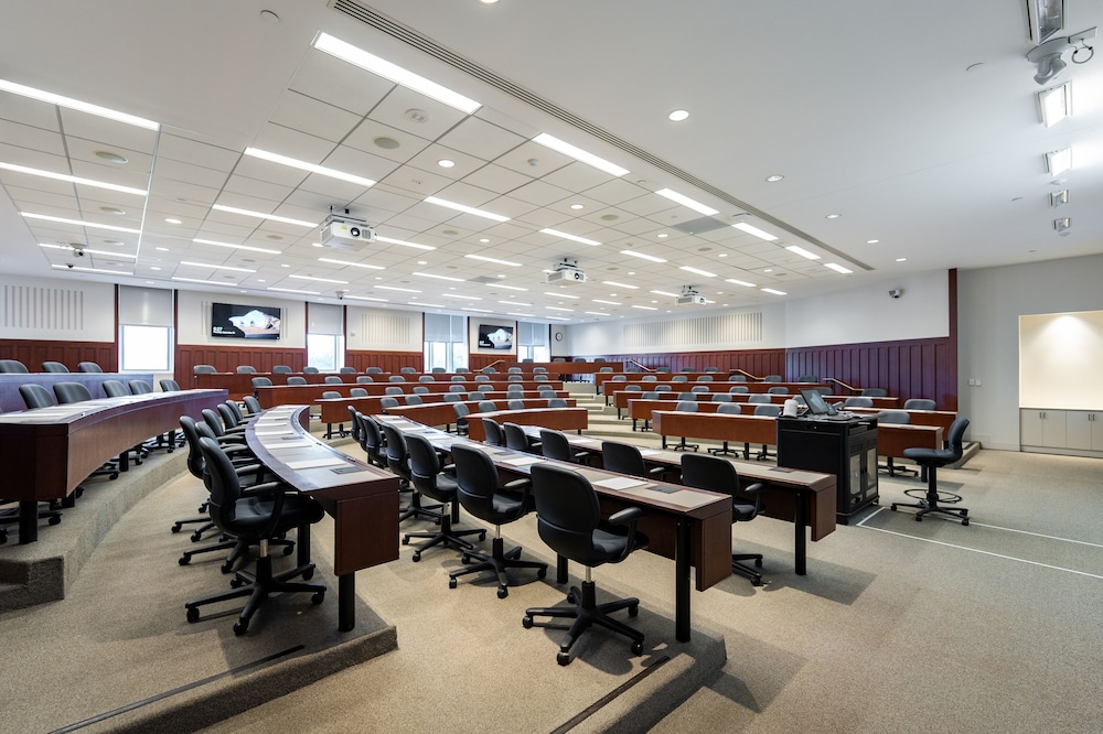 The Charles F Knight Executive Education Conference Center 27/30