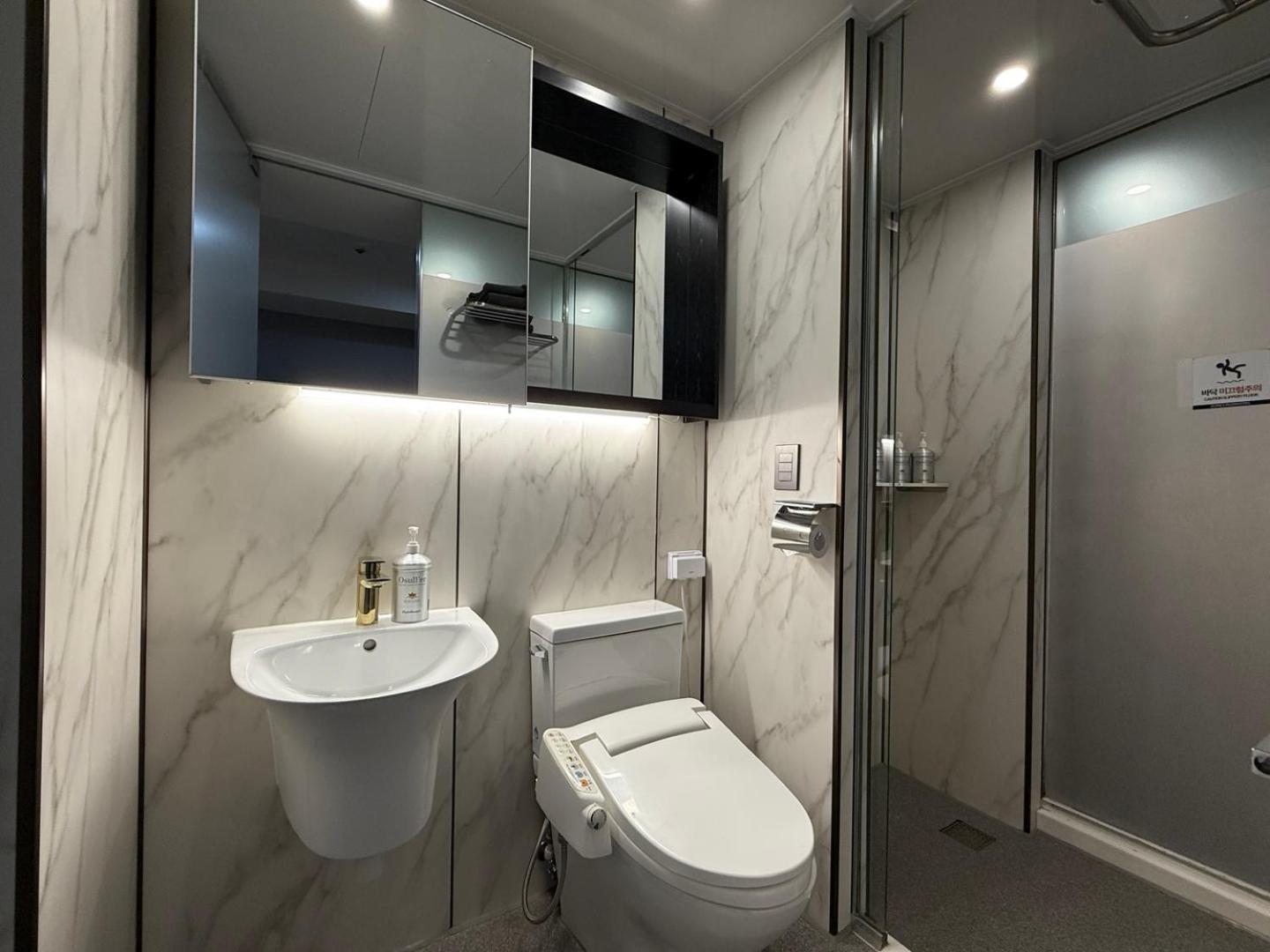 Deluxe, King Bed, No View, with Pool، Suncloud Hotel 3/3