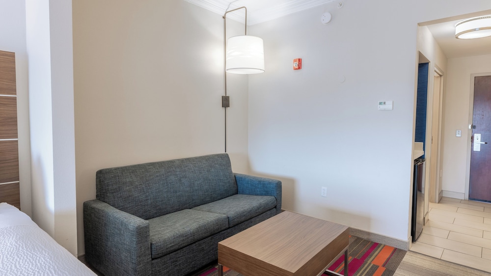 Holiday Inn Express Hotel And Suites Macon West 39/63