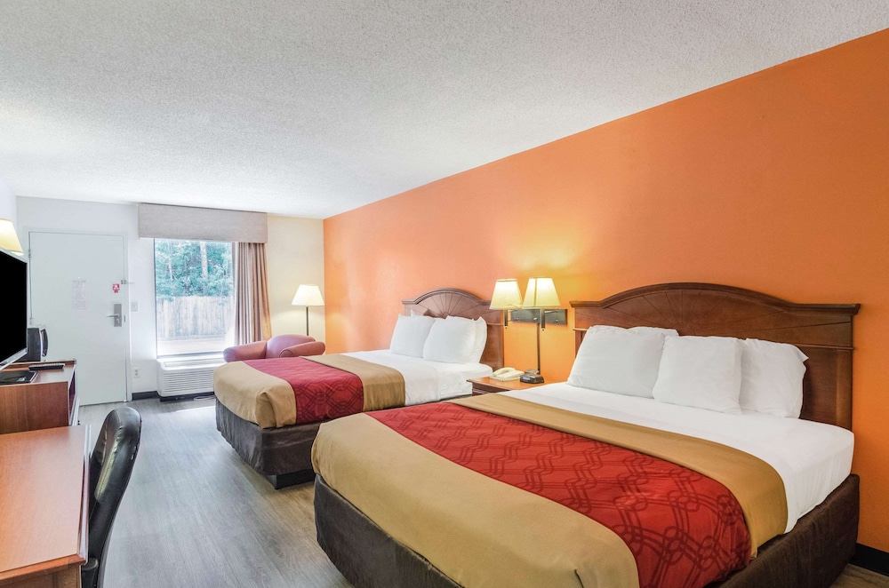 Econo Lodge Inn & Suites Gulfport Airport 11/22