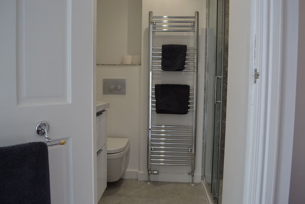 COED-Y-FRON GUEST HOUSE 19/30