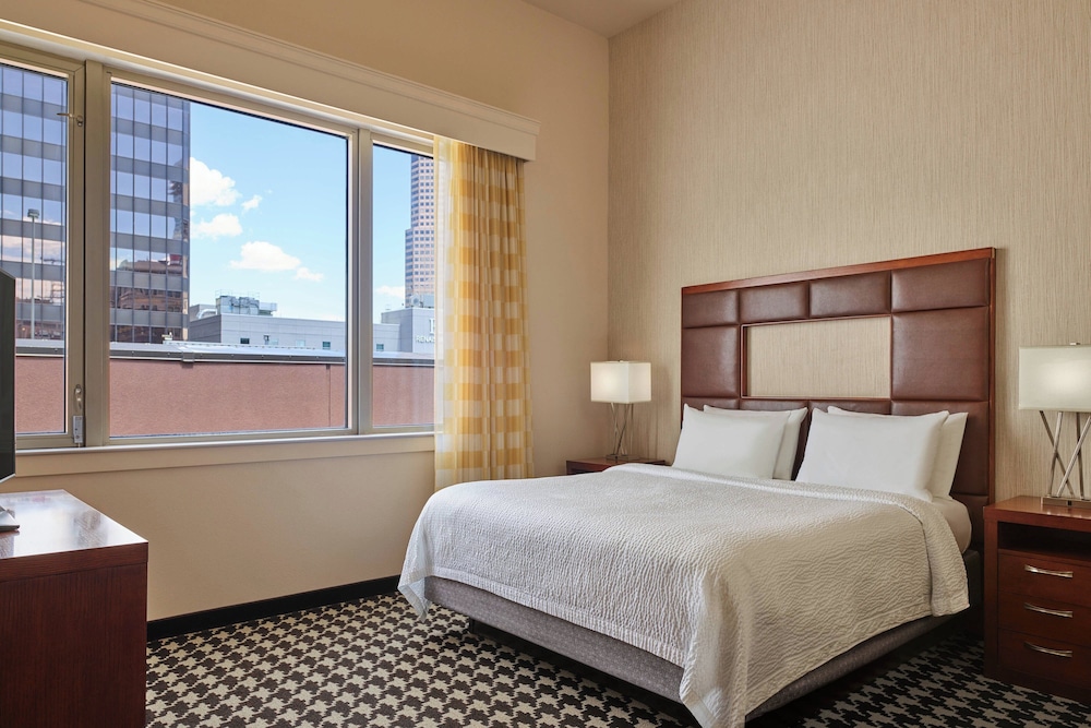 1 Bedroom, Suite, King Bed, City View, Dining Area, Sofa, Balcony