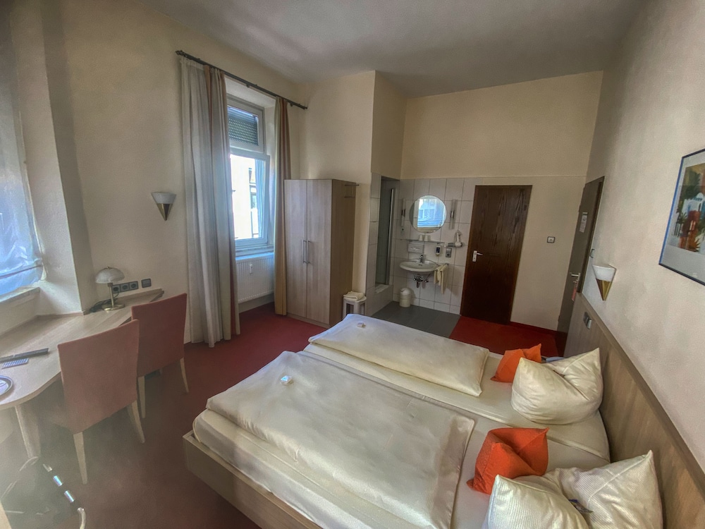 ECONOMY, DOUBLE BED