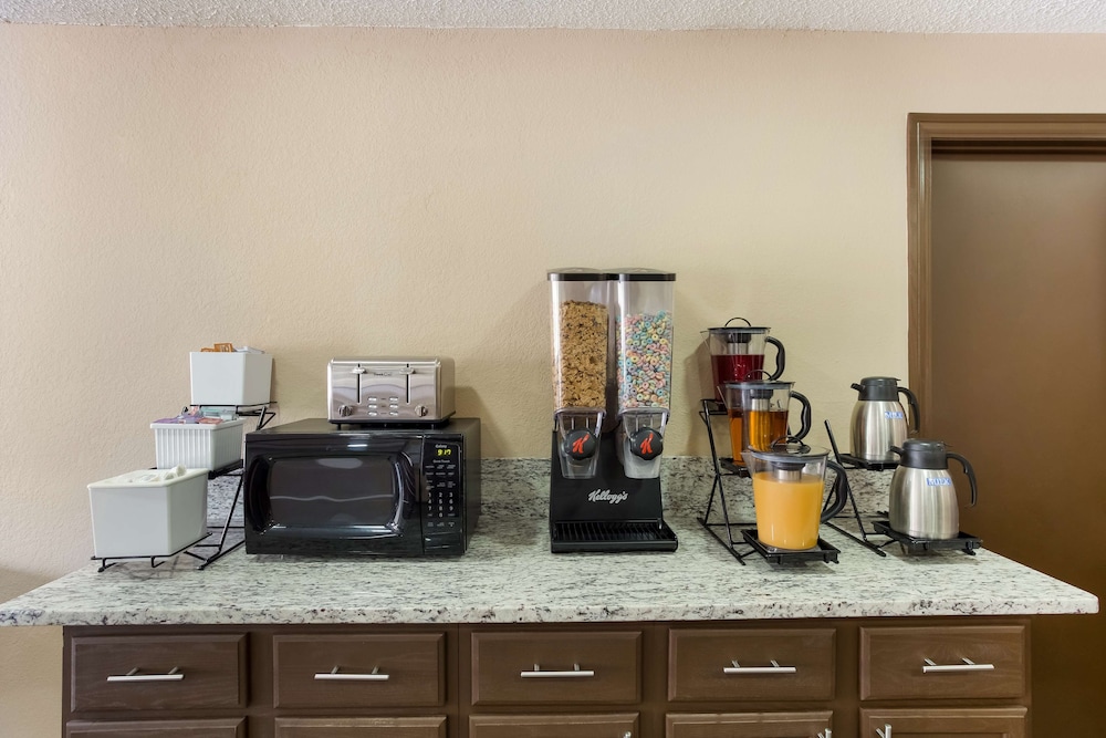 SureStay Hotel by Best Western Summersville 27/50