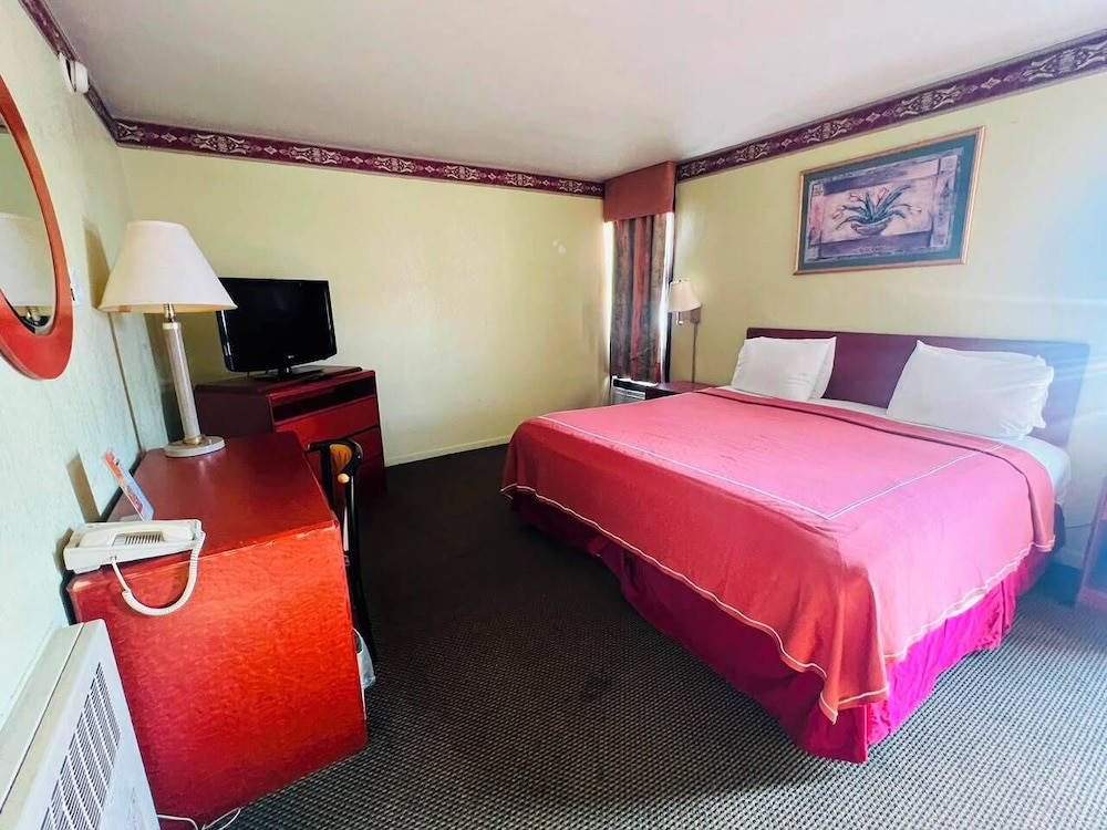 King Bed Non-Smoking, Barrington Hotel Schaumberg Near I 90 7/10